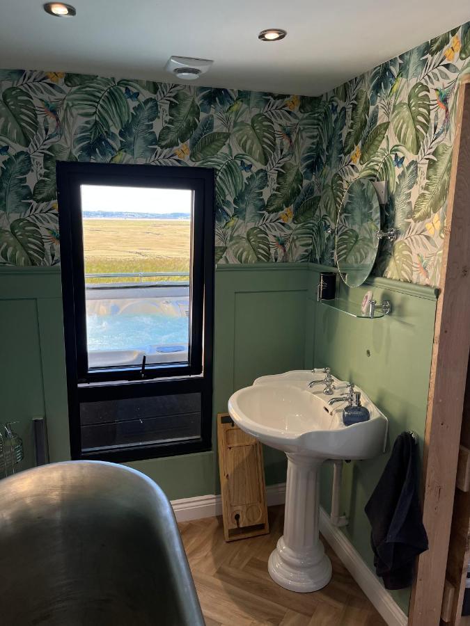 The Rhossili Bay Secret Villa Swansea Exterior foto